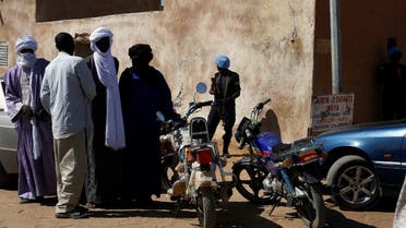 A UN peace keeper stands guard outside a polling station in the Northern Mali town of Gao. (File photo: AP)