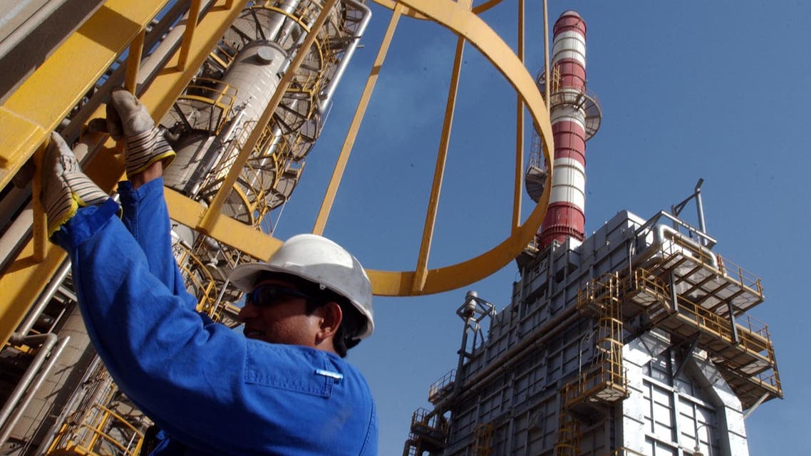 ** FILE ** An oil technician climbs down a tower at a refinery in Jebel Ali about 30 kms south of Dubai in United Arab Emirates in this file photo taken in March 2004. Oil prices settled at a record high near 67 US dollars on Friday, Aug. 12, 2005 as US refinery outages looked set to test petrol supplies . (AP Photo/Kamran Jebreili)