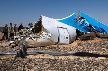 Russian officials visit the crash site of a A321 Russian airliner in Wadi al-Zolomat, a mountainous area of Egypt's Sinai Peninsula on November 1, 2015 (AFP)
