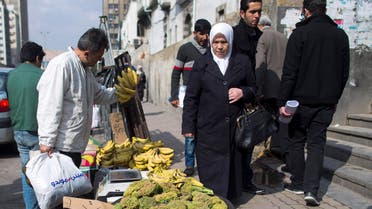 Syrians shop for fruit at a street market in Damascus, Syria, Tuesday, Feb. 23, 2016. (AP)