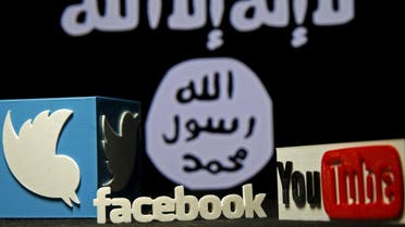 A 3D plastic representation of the Twitter and Youtube logo is seen in front of a displayed ISIS flag in this photo illustration in Zenica, Bosnia and Herzegovina, February 3, 2016. (File Photo: Reuters)