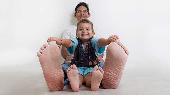 Man with world s largest feet receives welcome gift