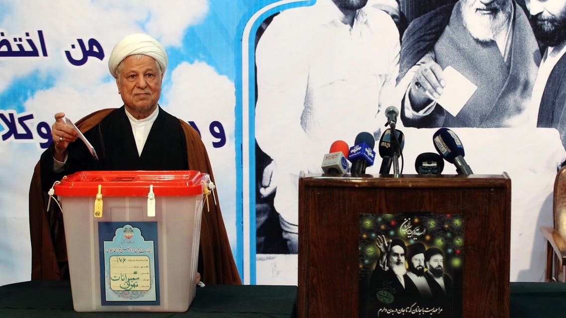  Iranian former president Akbar Hashemi Rafsanjani casts his ballot at a polling station in Tehran on February 26, 2016. AFP