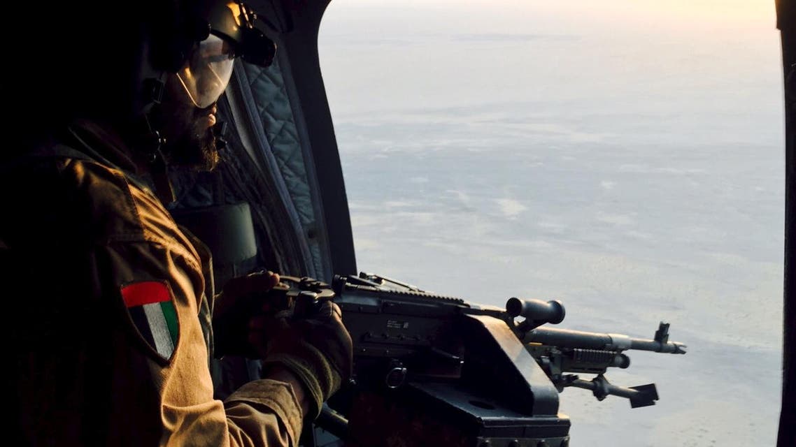 A soldier from the United Arab Emirates armed with a machine gun watches over Yemeni territory while riding a Chinook helicopter en route to a Saudi-led coalition air base in the kingdom September 17, 2015. (Reuters)