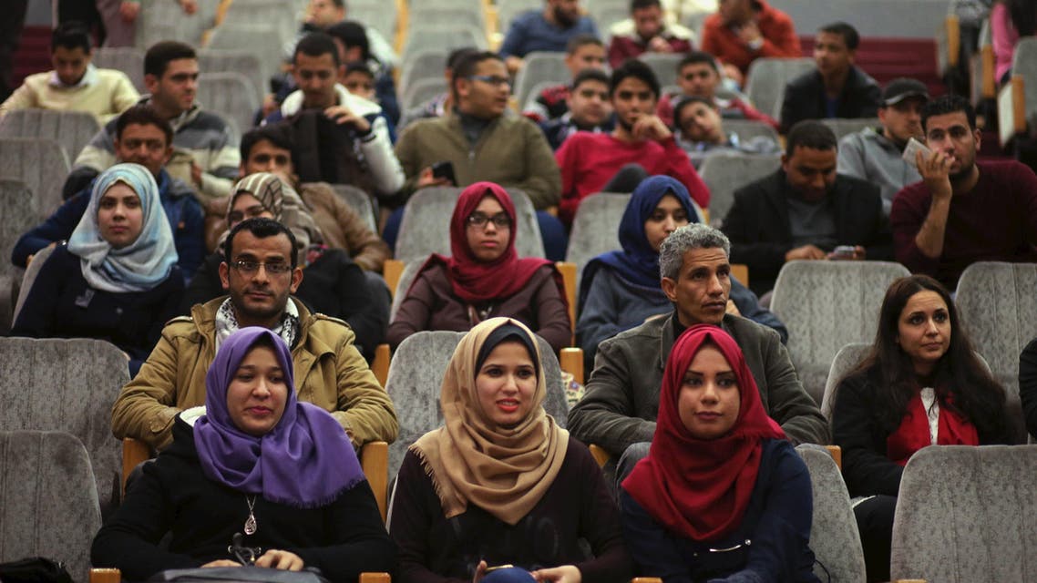 Palestinian spectators watch a movie at Red Crescent Society hall in Gaza City February 25, 2016. (Reuters)