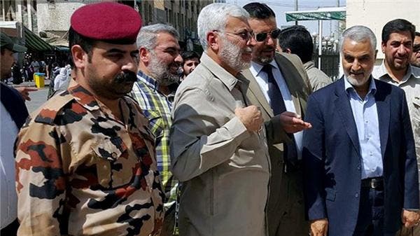 سليماني مع عناصر من الحشد الشعبي (أرشيفية)
