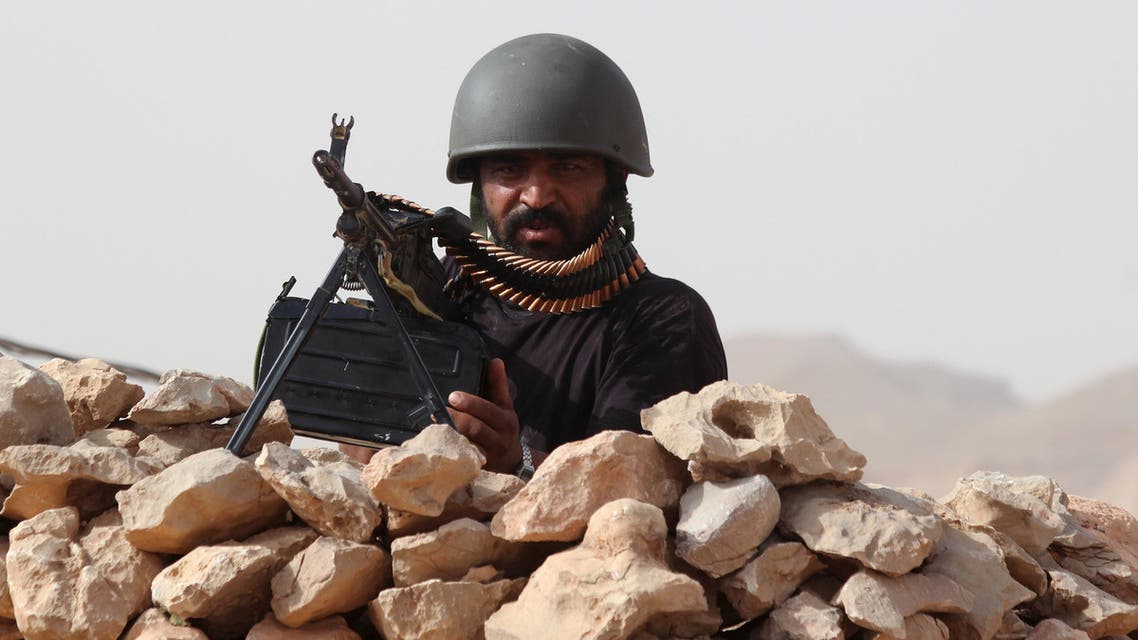 A soldier loyal to Yemeni President Abd-Rabbu Mansour Hadi takes position at an army post in al-Abr on Yemen's northeastern border with Saudi Arabia July 9, 2015. (Reuters)