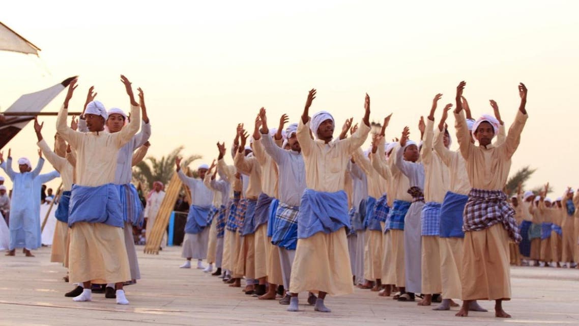 "خطفة شراع" تجذب زوار مهرجان الساحل الشرقي بالدمام