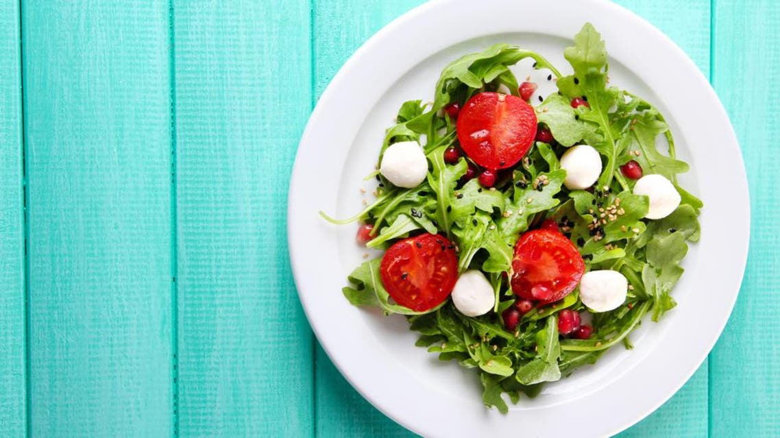 You must make salad dressing choices that tantalize your taste buds. (Shutterstock)