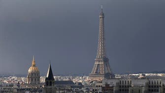 Man carrying knife arrested at Eiffel tower 