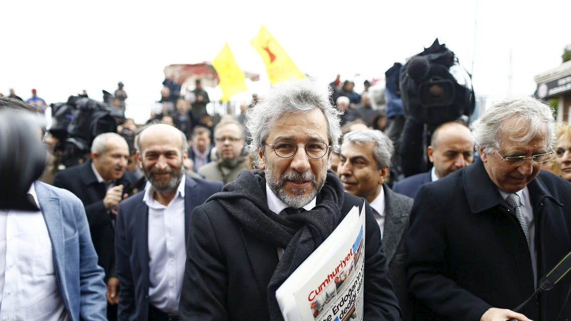 Can Dundar (C), editor-in-chief of Cumhuriyet, arrives at the Justice Palace in Istanbul, Turkey March 25, 2016. REUTERS/Osman Orsal
