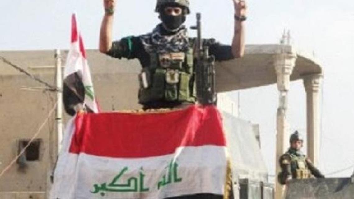 الجيش العراقي يرفع الأعلام في الأنبار
