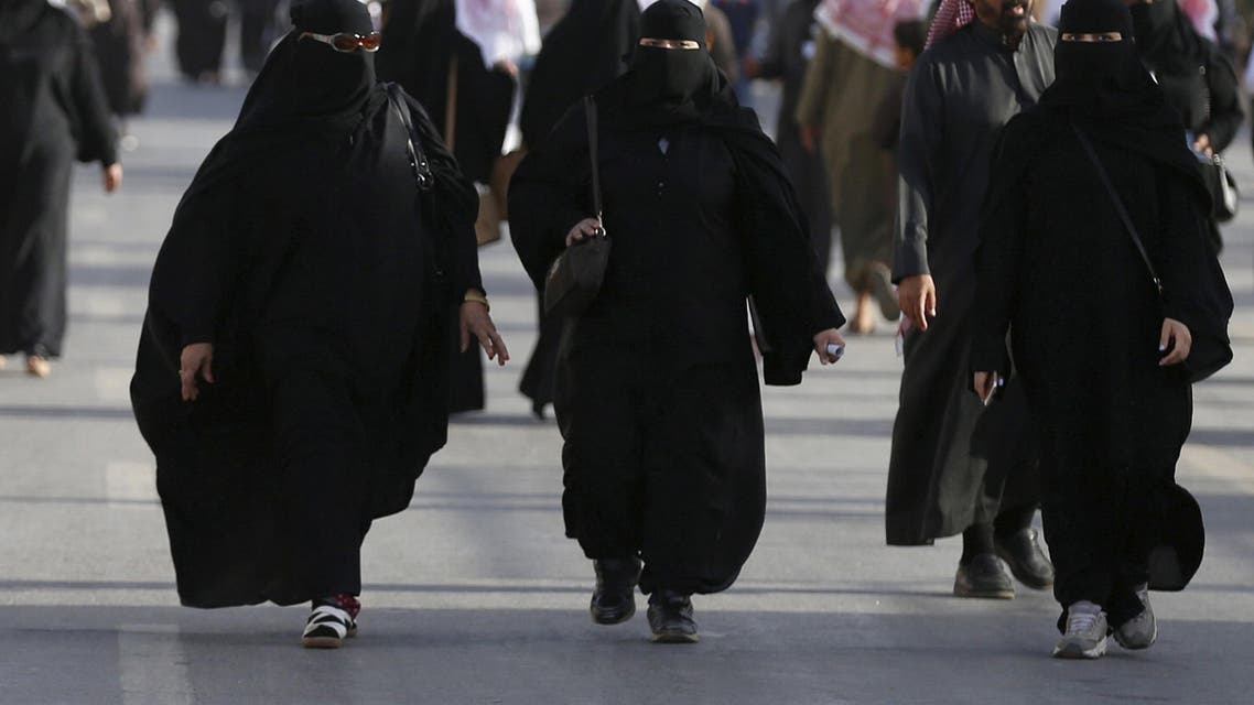 Saudi women arrive to attend Janadriyah Culture Festival on the outskirts of Riyadh, Saudi Arabia February 8, 2016. (Reuters)