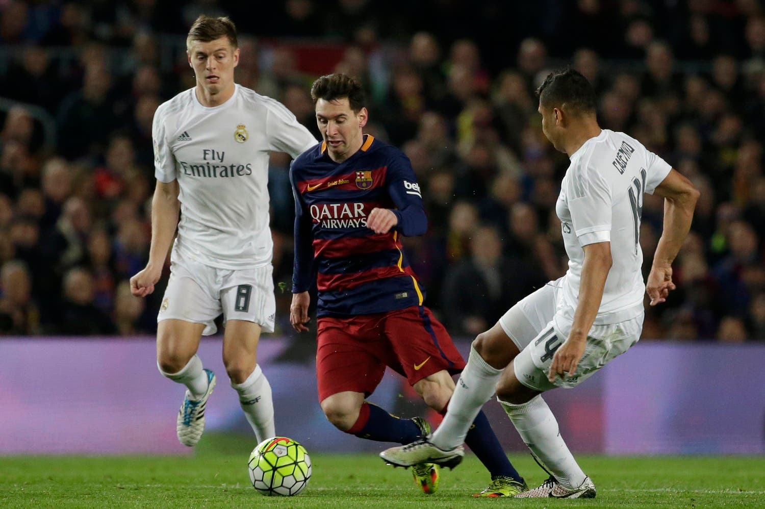 Barcelona's Lionel Messi, center, runs with the ball between Real Madrid's Toni Kroos, left and Casemiro during a Spanish La Liga soccer match between Barcelona and Real Madrid, dubbed 'el clasico', at the Camp Nou stadium in Barcelona, Spain, Saturday, April 2, 2016. (AP)