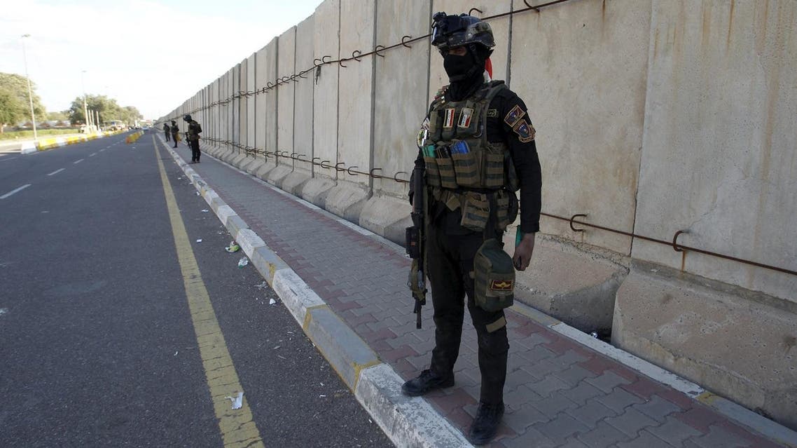 Iraqi security forces stand guard near the gates of Baghdad's heavily fortified Green Zone. (File photo: Reuters)