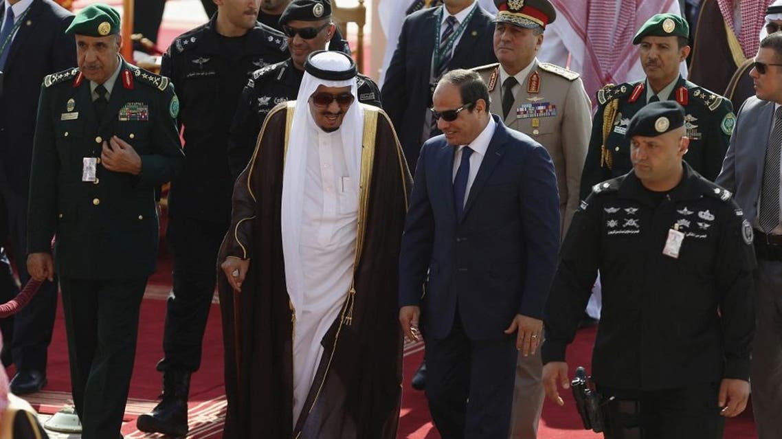 Saudi King Salman bin Abdulaziz (C-L) walks with Egypt's President Abdel Fattah al-Sisi during a welcoming ceremony upon al-Sisi's arrival to attend the Summit of South American-Arab Countries, in Riyadh November 10, 2015 (Reuters)