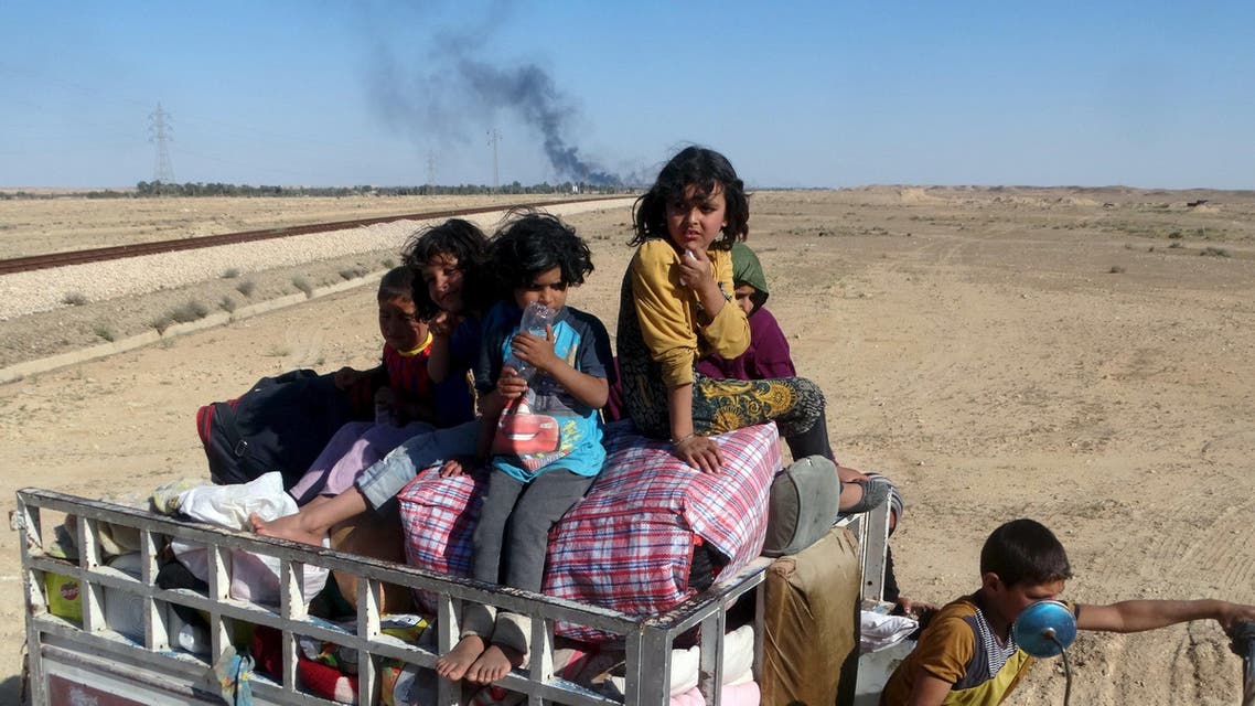 Iraqi civilians in Hit flee homes