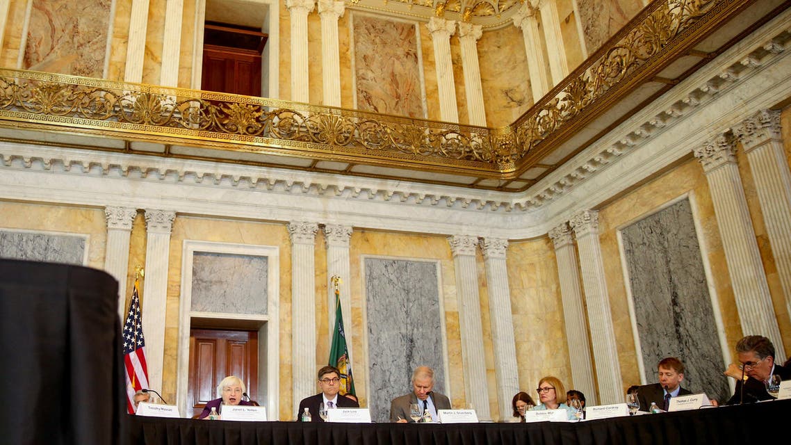 From left, Federal Reserve Chair Janet Yellen, Treasury Secretary Jacob Lew, Federal Deposit Insurance Corporation Chairman Martin Gruenberg, and others, participate in a Financial Stability Oversight Council meeting at the Treasury Department in Washington, Tuesday, May 19, 2015. (File photo: AP)