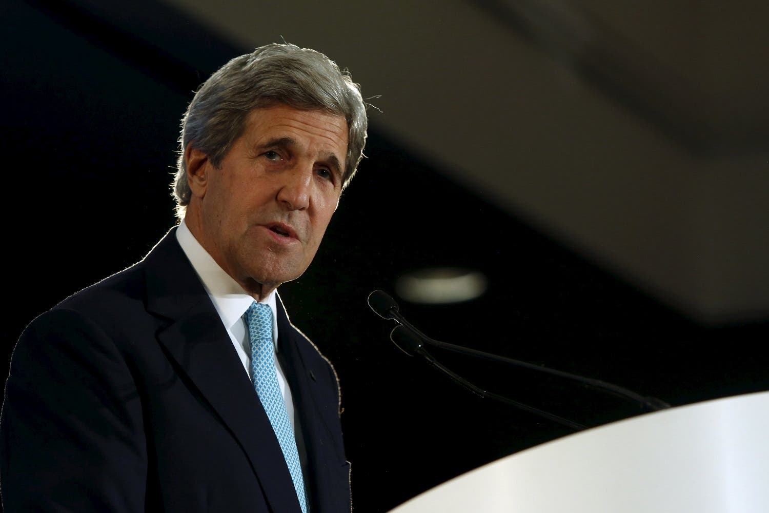 U.S. Secretary of State John Kerry delivers remarks on trade at an event with the Pacific Council on International Policy in Los Angeles, April 12, 2016. (Reuters)