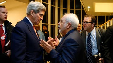 US Secretary of State John Kerry talks with Iranian Foreign Minister Mohammad Javad Zarif, right, in Vienna, Jan. 16, 2016. (AP)