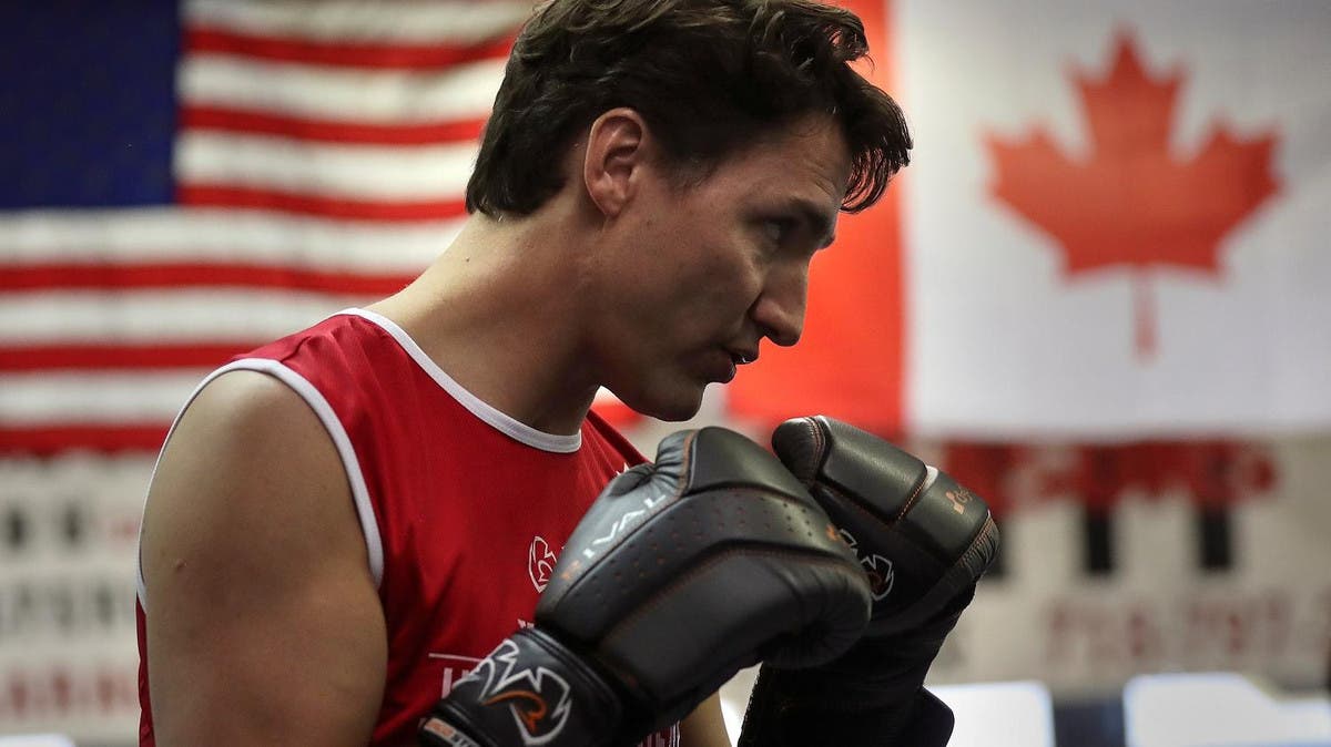 Canadian Prime Minister Justin Trudeau spars in the ring at Gleason's Boxing Gym in the Brooklyn borough of New York, US, April 21, 2016. (Reuters)