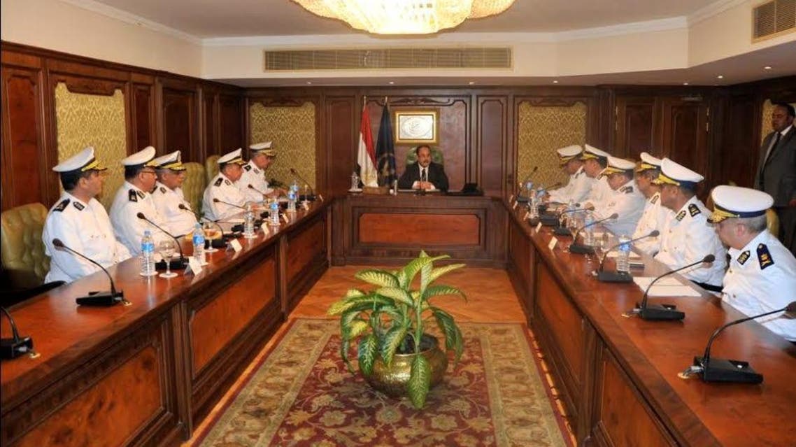 وزير الداخلية المصري مع مساعديه