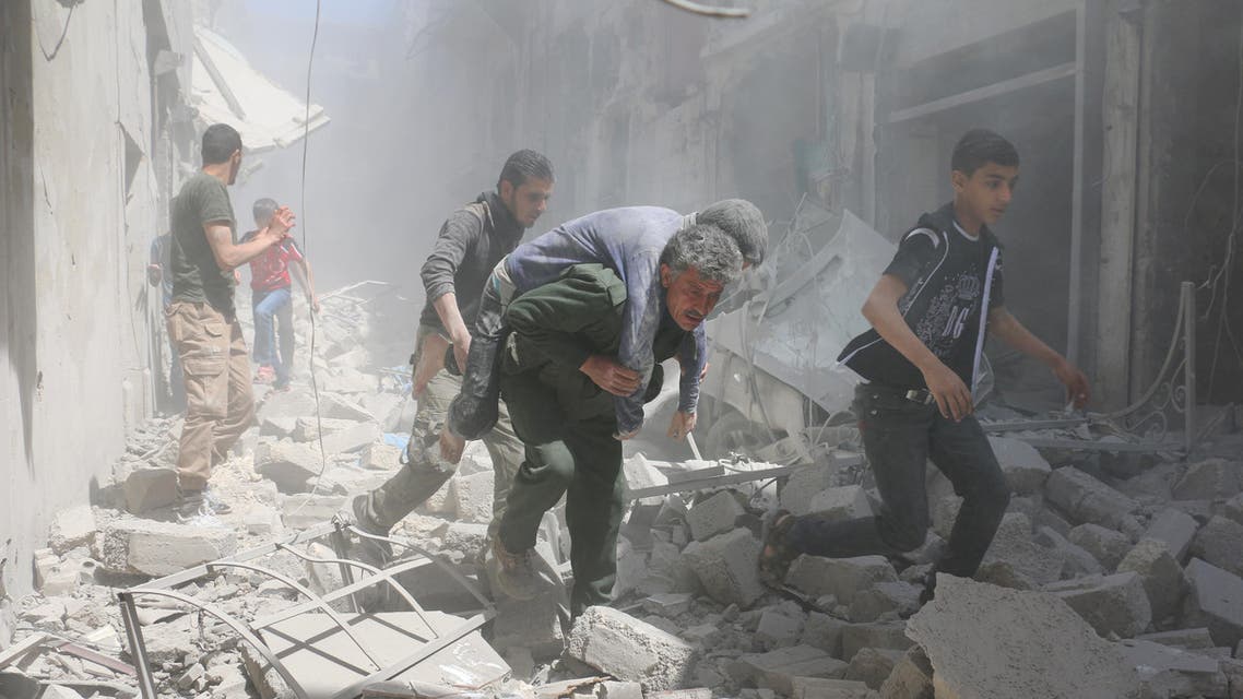 حلب آثار دماء جراء قصف النظام - فرانس برس