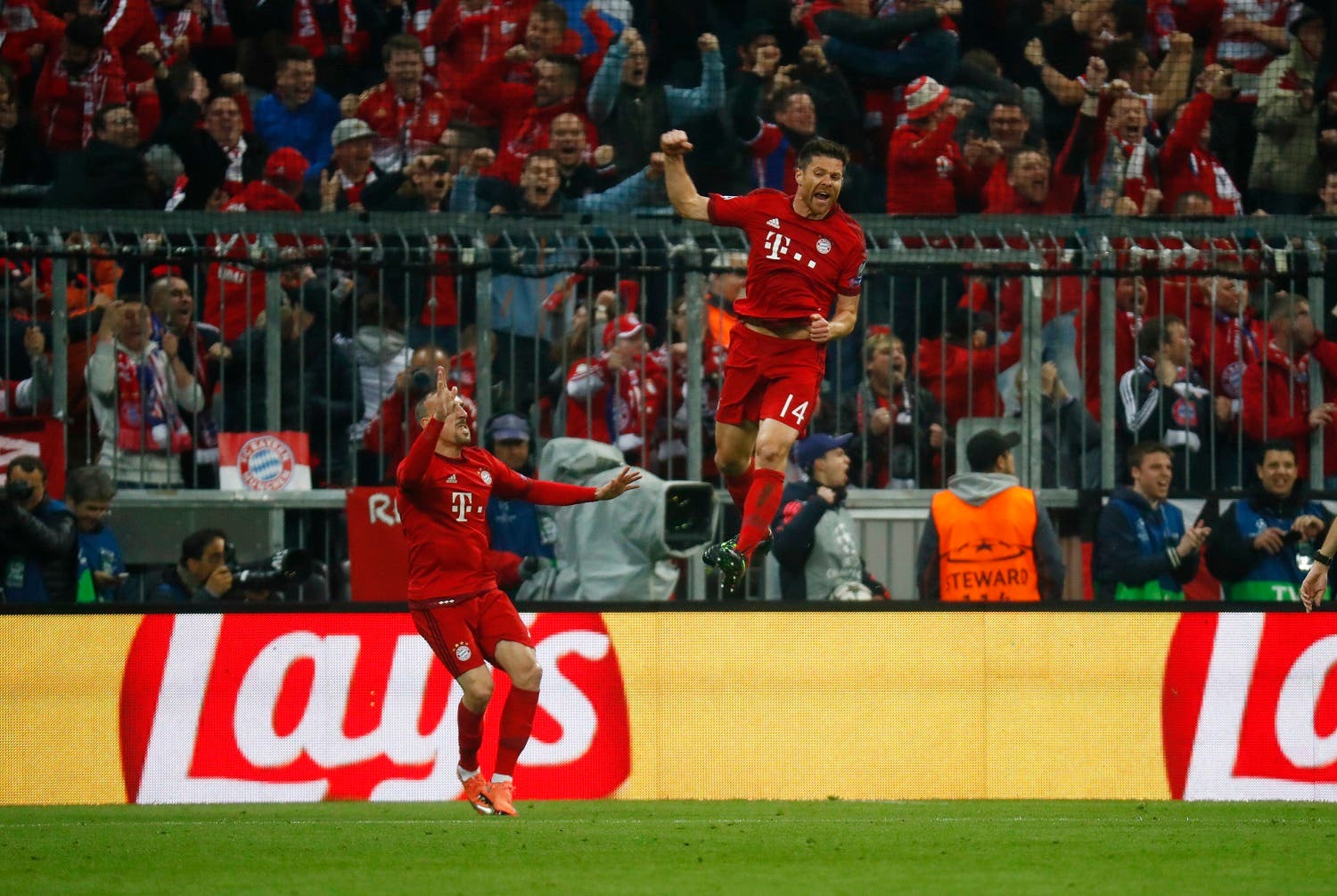 Xabi Alonso celebrates scoring the first goal for Bayern Munich with Franck Ribery. (Reuters)