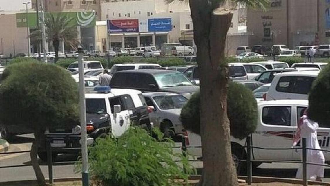 ضبط 14 شخصا شاركوا بخلاف عائلي أمام مستشفى بحائل