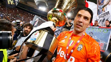 Juventus' goalkeeper Gianluigi Buffon holds the cup at the end of the match against AC Milan. REUTERS/Tony Gentile