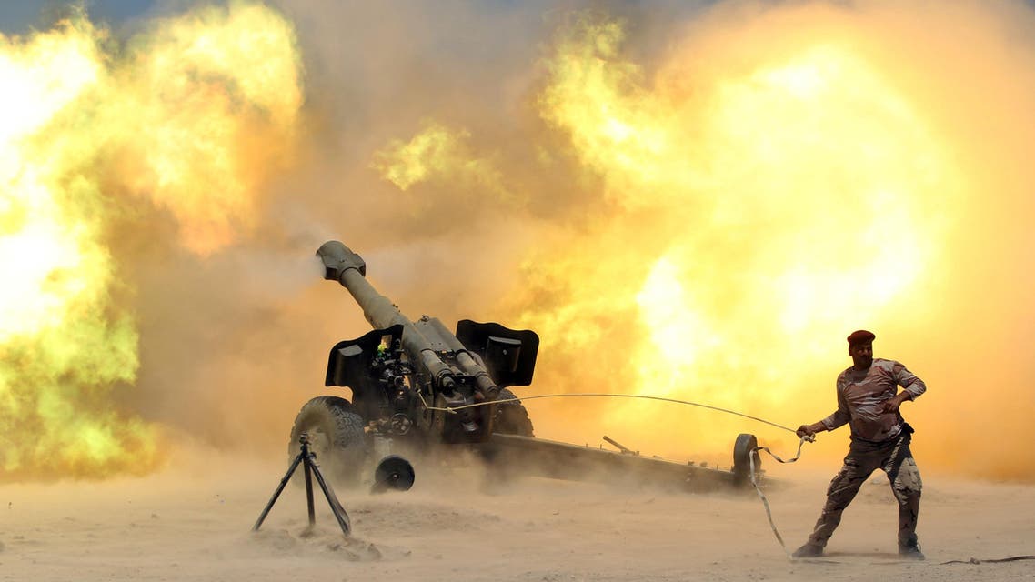 A member of the Iraqi security forces fires artillery during clashes with Islamic State militants near Falluja, Iraq, May 29, 2016. (Reuters)