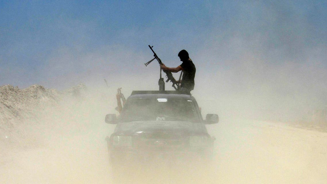 A Popular Mobilization Forces-allied fighter, loads his weapon as Iraqi security forces, allies and Sunni tribal fighters take combat positions outside Fallujah, on Monday, May 23, 2016. (AP)