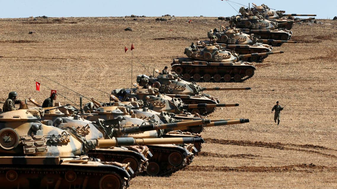 الجيش التركي على الحدود مع سوريا