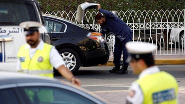 Police inspect cars at a checkpoint, during a manhunt for prisoners that escaped from Muharraq jail, in Manama, Bahrain, June 4, 2016. (Photo: Reuters)