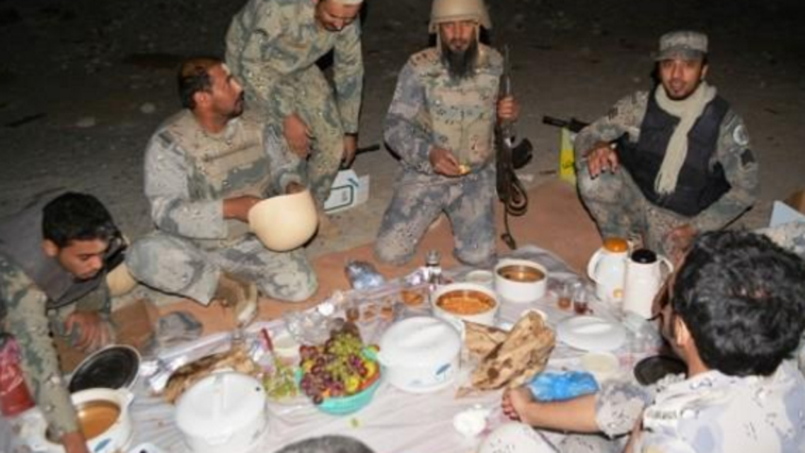 إفطار الجنود المرابطين على حدود اليمن