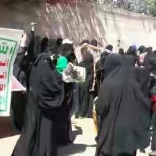 نساء حوثيات لقمع احتجاجات المرأة اليمنية بصنعاء