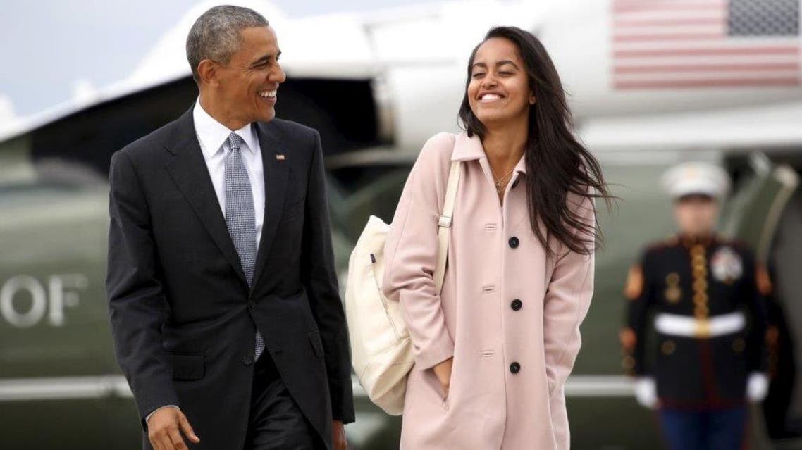 U.S. President Barack Obama and his daughter Malia walk from Marine One to board Air Force One upon their departure from O'Hare Airport in Chicago April 7, 2016. REUTERS