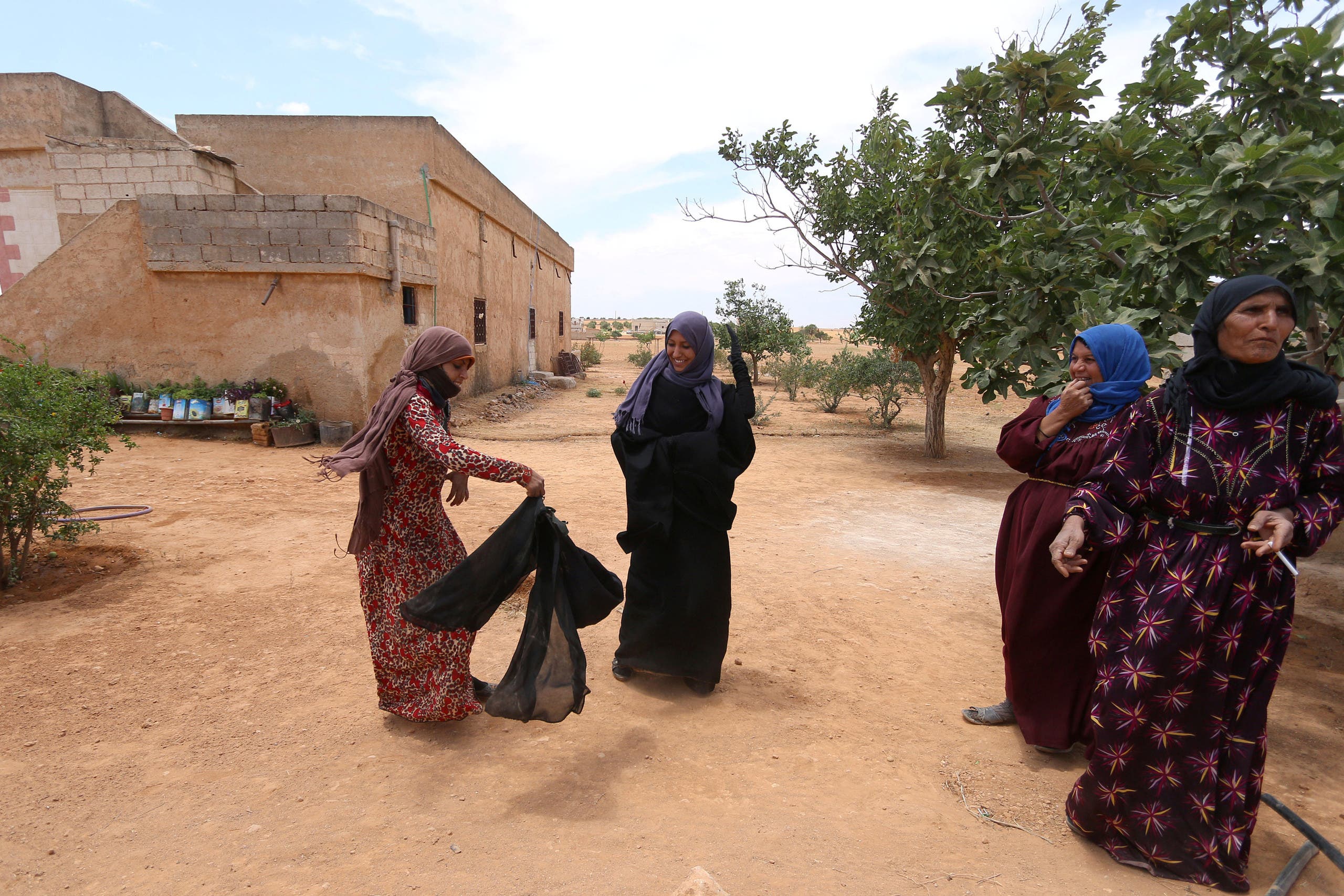 Syrian Woman Seen Throwing Off Niqab After Isis Leaves Village Al Arabiya English