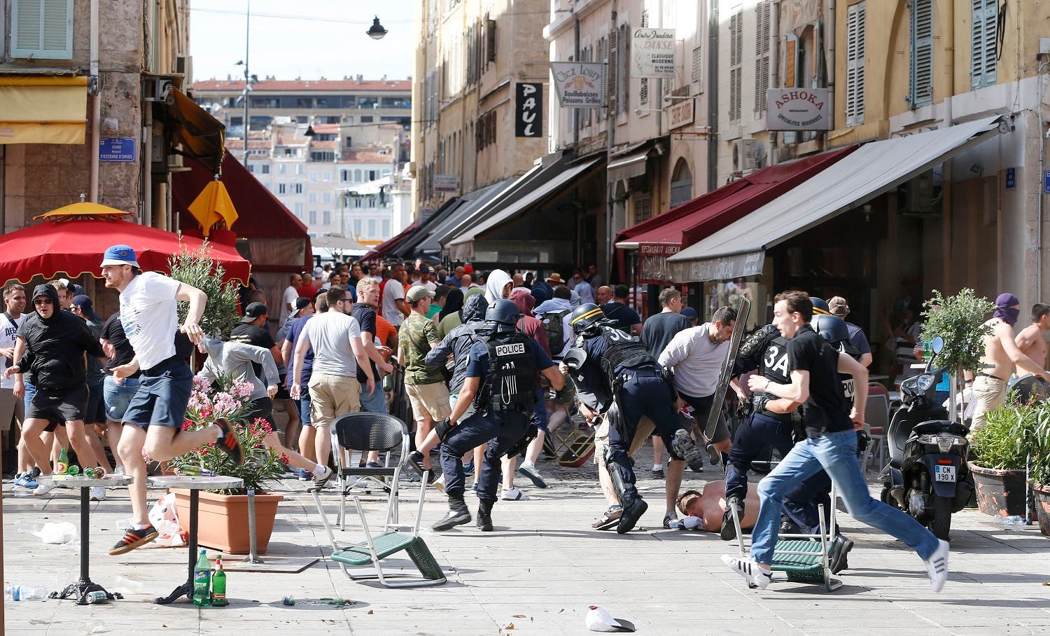 French police officers charge soccer supporters during clashes in downtown Marseille, France, Saturday, June 11, 2016. Riot police have thrown tear gas canisters at soccer fans Saturday in Marseille's Old Port in a third straight day of violence in the city. (AP)