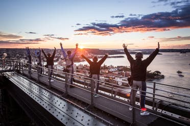 Yoga practitioners mark World Yoga Day for the first time on top of the Sydney Harbour Bridge at sunrise, June 21, 2016. (File photo: Reuters)