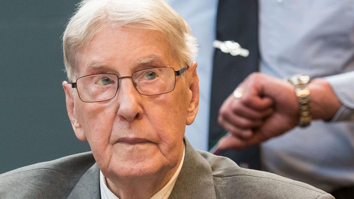 94-year-old former SS sergeant Reinhold Hanning who served as a guard at Auschwitz sits in the courtroom in Detmold, Friday, June 17, 2016 (Photo: AP)