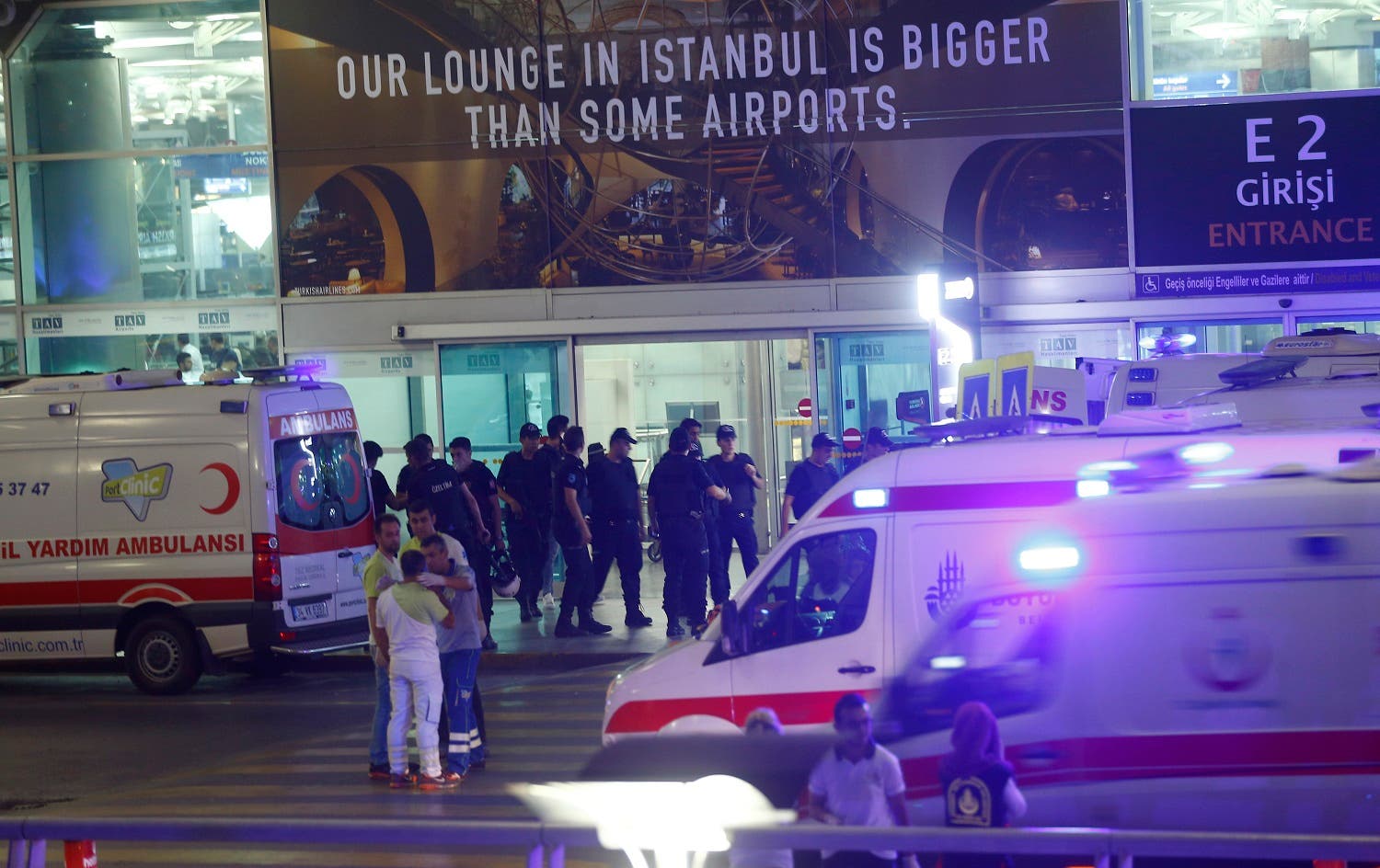 Deadly blasts rock Istanbul airport