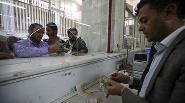 A money exchanger counts Yemeni rials in of the Central Bank of Yemen in Sanaa, Yemen, November 15, 2015.  (Reuters)