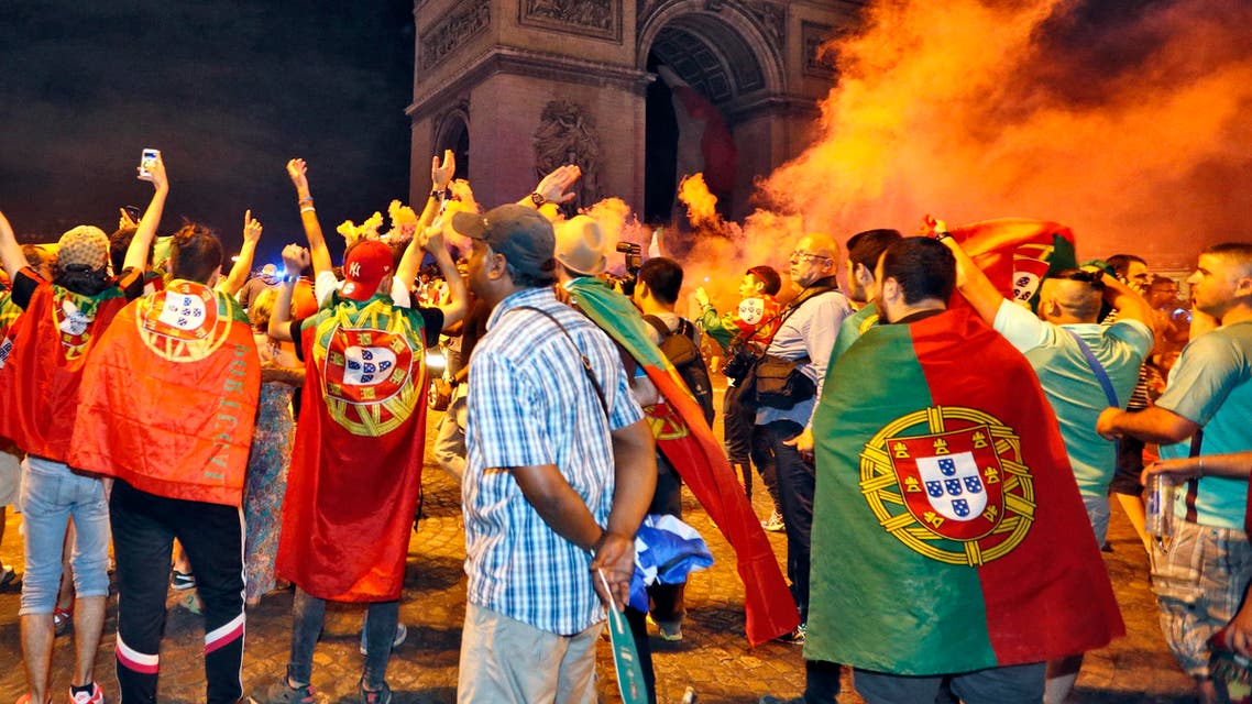 Fans celebrate Portugal's Euro 2016 win near the Arc de Triomphe in Paris, France, early July 11, 2016. (Reuters)