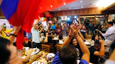 Filipinos applaud after the Hague-based U.N. international arbitration tribunal ruled in favor of the Philippines in its case against China on the dispute in South China Sea Tuesday, July 12, 2016. (AP)