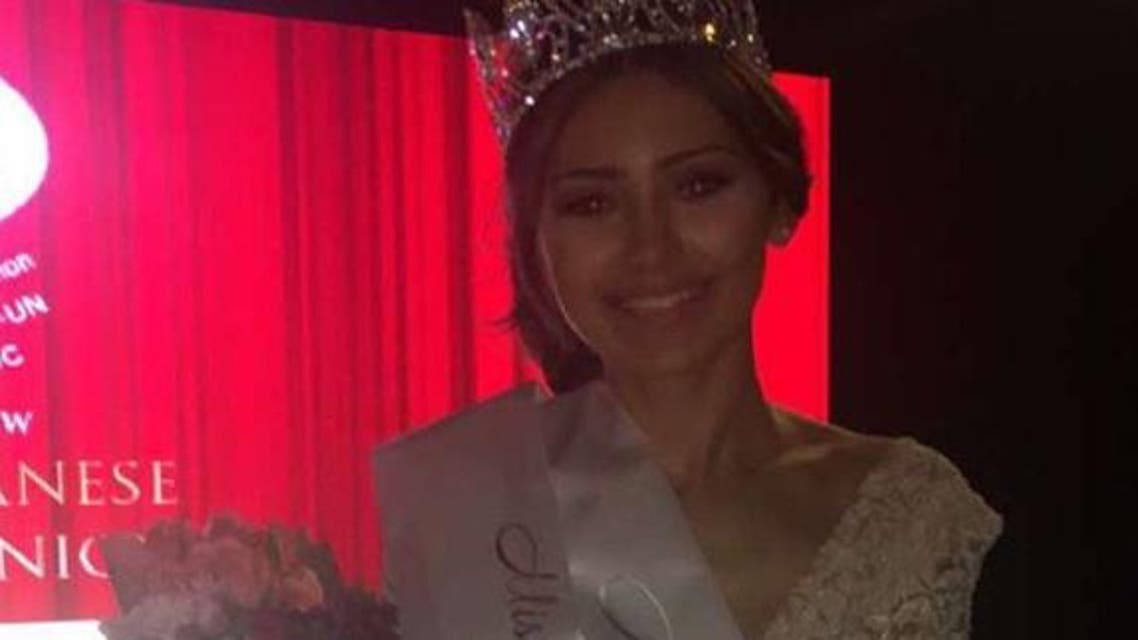 Najah Ghamrawi posing with a boquet after winning thae Miss Lebanon Australia Emmigrants 2016. (Instagram - najah__ghamrawi98)