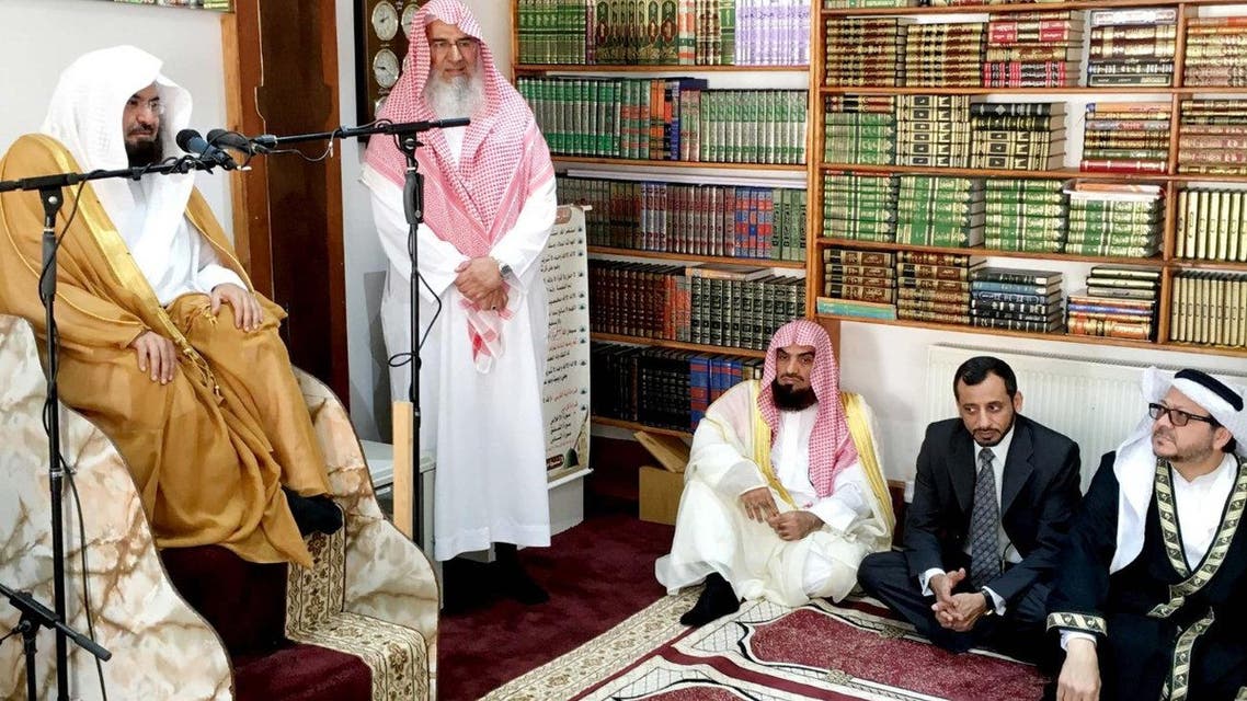 السديس خلال زيارته إلى بريطانيا