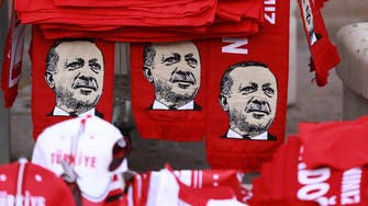 Erdogan vows to stick to EU migrant deal