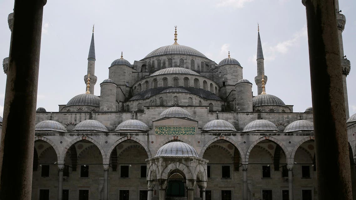 Tourists visit the Ottoman-era Sultanahmet mosque, also known as the Blue Mosque, in Istanbul, Turkey, July 18, 2016. (File Photo: Reuters) 