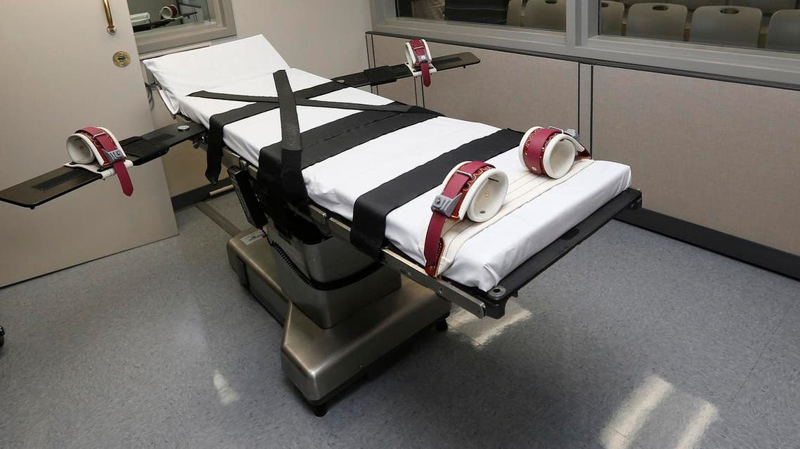 This Oct. 9, 2014, file photo shows the gurney in the the execution chamber at the Oklahoma State Penitentiary in McAlester, Okla. An Oklahoma grand jury investigating the state’s execution procedures said Thursday, May 19, 2016 that a top lawyer for Gov. Mary Fallin encouraged the use of the wrong lethal injection drug in an execution that was later called off. (AP Photo/Sue Ogrocki, File)